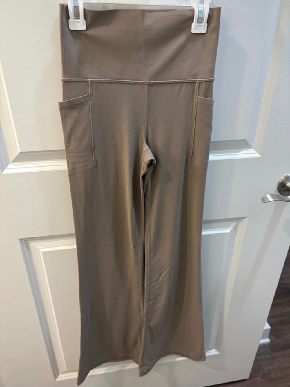 Athleta Salutation Stash Flare Pants – Taupe Brown – XS